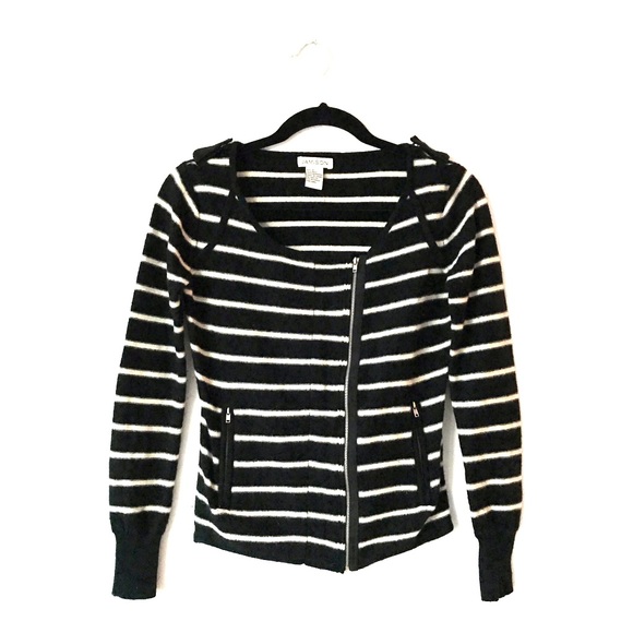 Jamison wool and cashmere sweater. - Picture 1 of 7